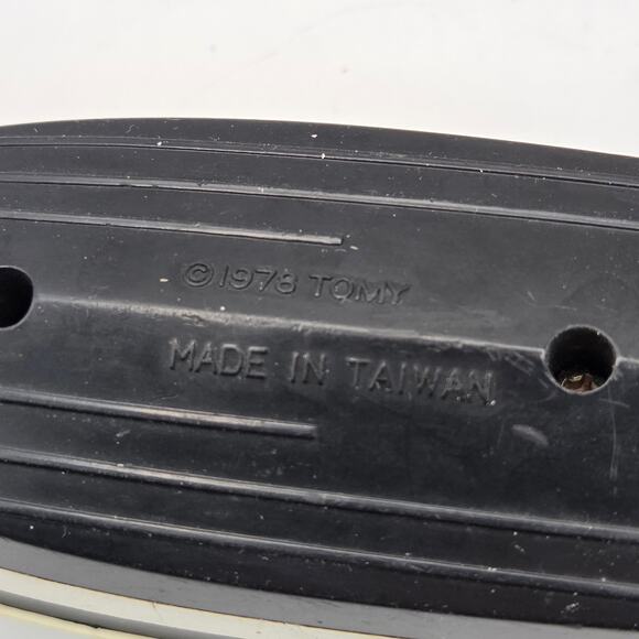 Vintage 1978 TOMY Wind-Up Speed Boat Toy w/ Mercury Motor Taiwan Works - Picture 9 of 11